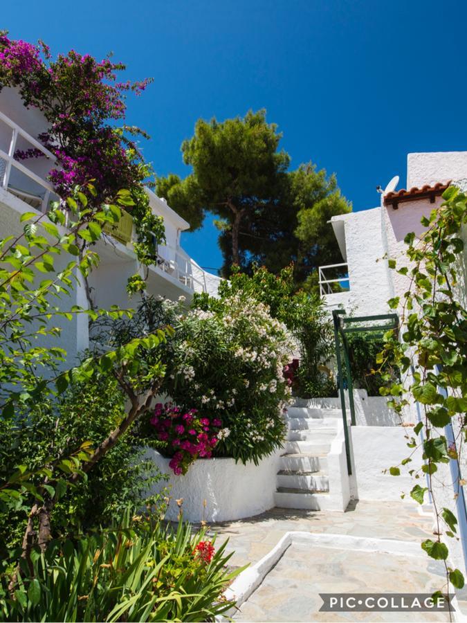 Rosys Little Village Skala  Luaran gambar