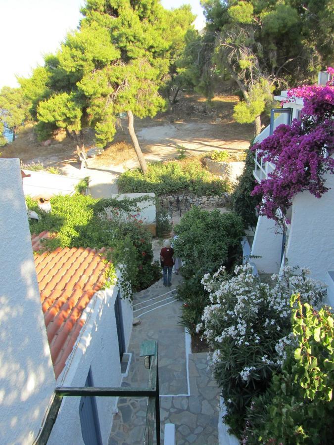 Rosys Little Village Skala  Luaran gambar