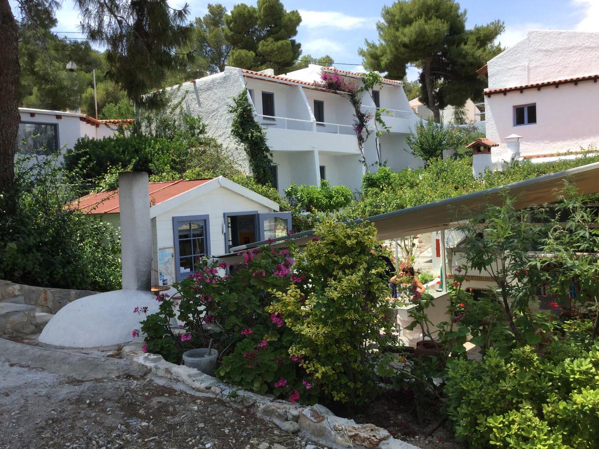 Rosys Little Village Skala  Luaran gambar